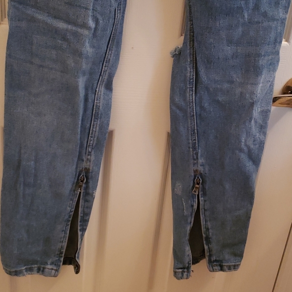 Forever 21 Distressed Jeans Size 34x32 - Picture 5 of 9